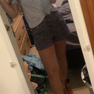 Stripped cloth shorts